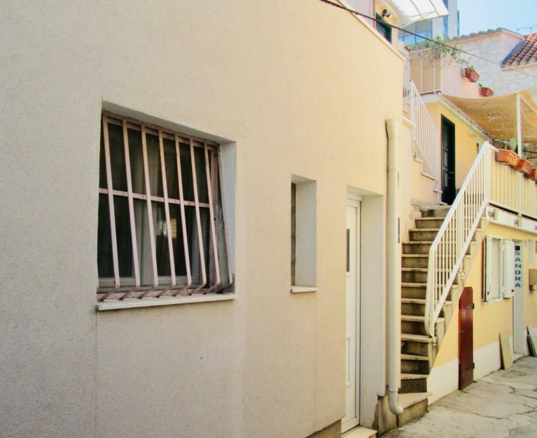 Apt Lavender On Nincevica St- 1 Bedroom Apt 5 Min To The Old Town Of Split Bagian luar foto